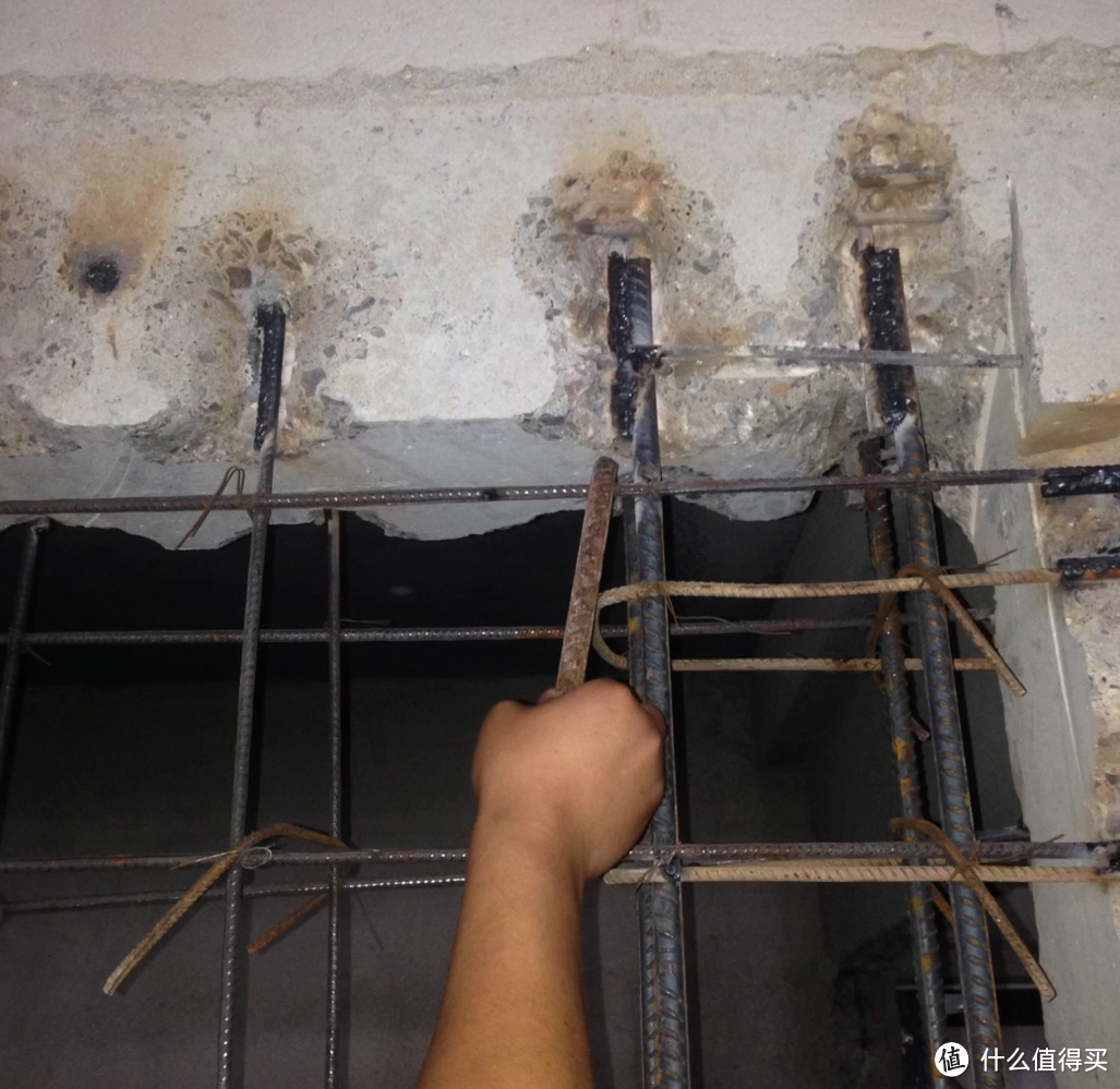 墙砖钻孔技巧(墙面瓷砖钻孔这样不把瓷砖钻破)