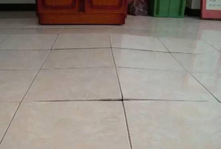 地板砖翘起来了怎么修复(地板砖翘起来了怎么修复多少钱) 地板砖翘起来了怎么修复(地板砖翘起来了怎么修复多少钱)